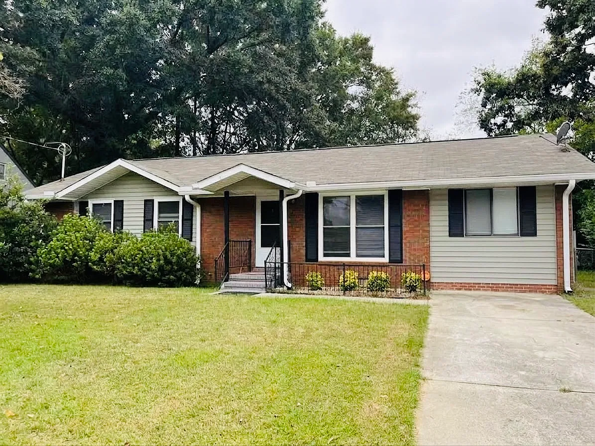4 bed, 1377 sqft, $1,600 — Photo 2