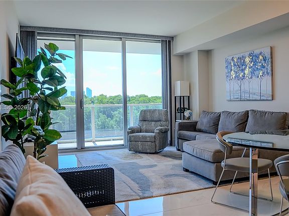 3rd image of 16385 Biscayne Blvd Unit 419
