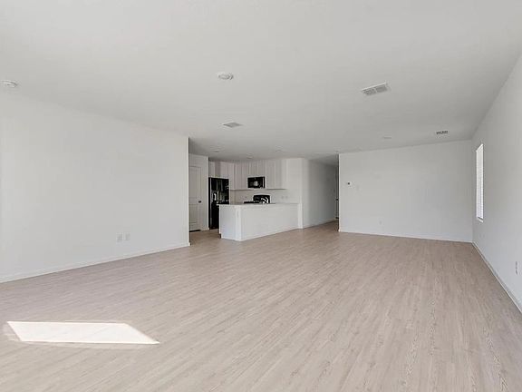 4th image of 2032 Derby Ln