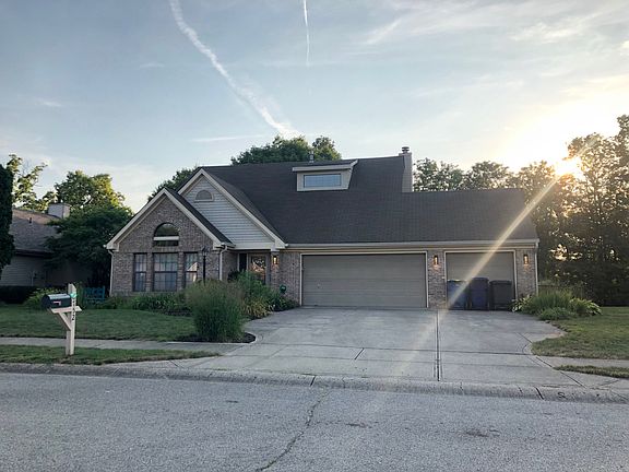 Lovely home w/ 3 car garage
