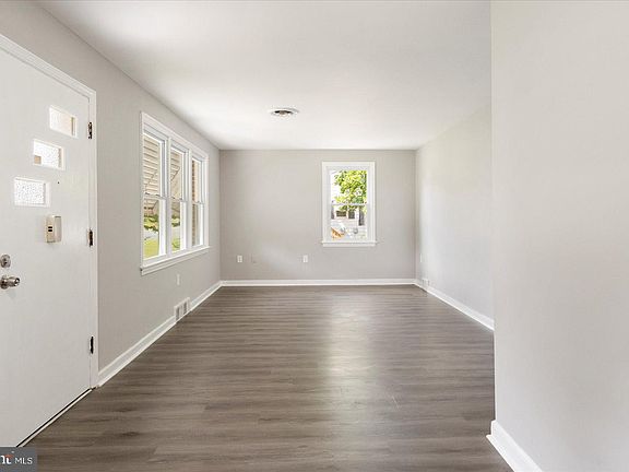 4th image of 903 Eugene Dr
