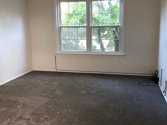 4th image of 18 Evergreen Dr APT 28