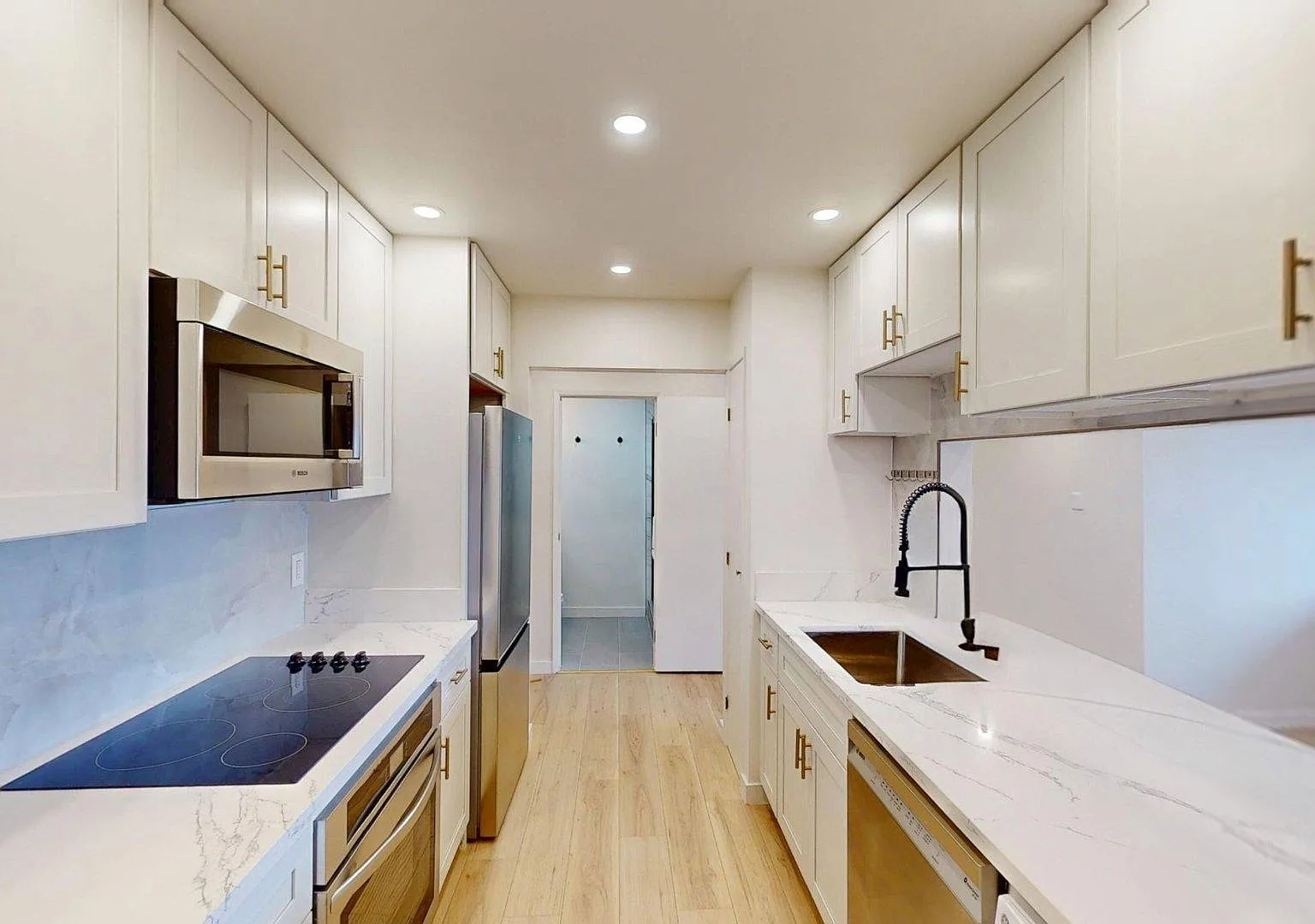 2 bed, 1130 sqft, $5,800 — Photo 2