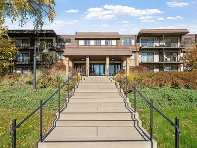 205 Barry Ave S APT 114, Wayzata, MN, 55391