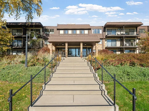 205 Barry Ave S APT 114, Wayzata, MN 55391