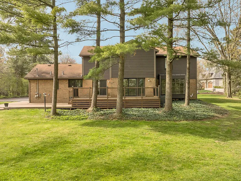 5240 Clarendon Crest St — Photo 48