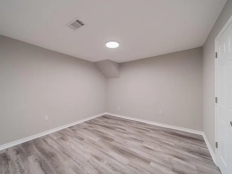 5739 Skylane Dr — Photo 21