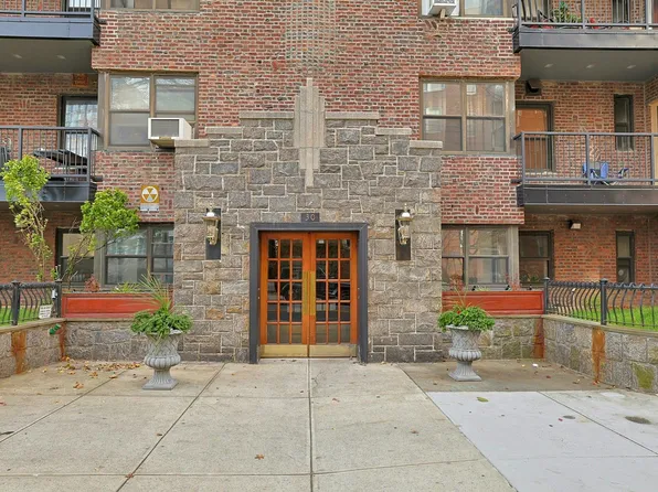 30 Clinton Place #4C, New Rochelle, NY 10801