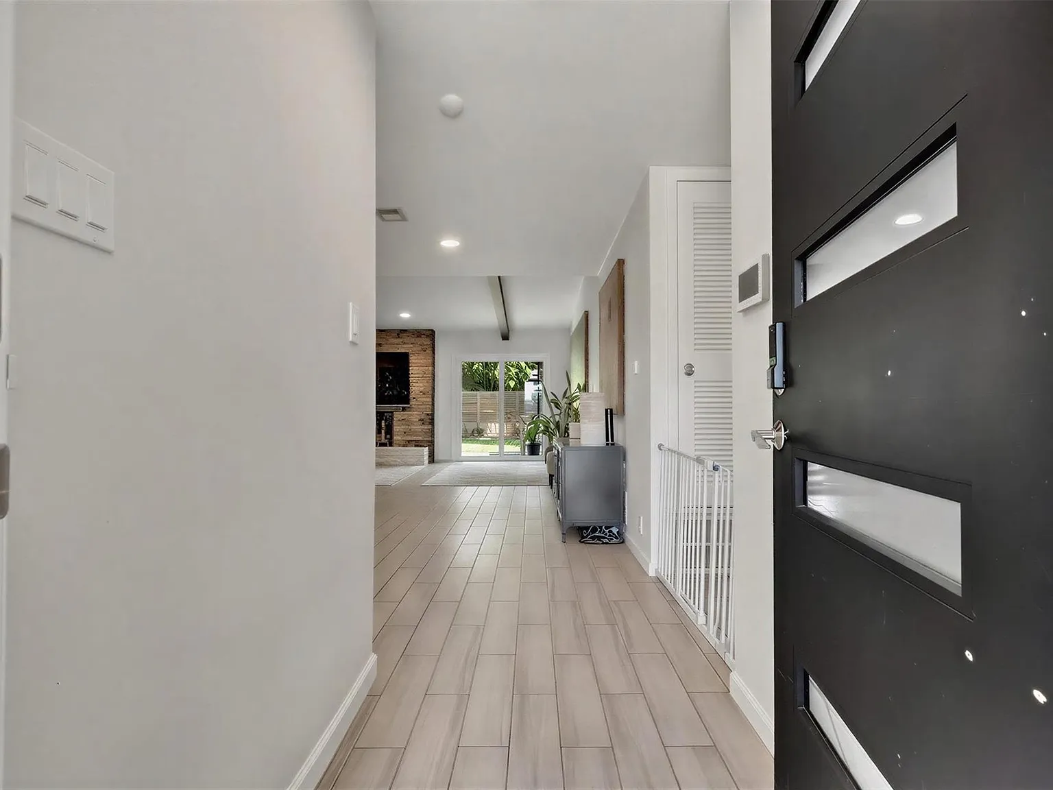 3 bed, 2.0 bath, 1484 sqft, $3,200 — Photo 3