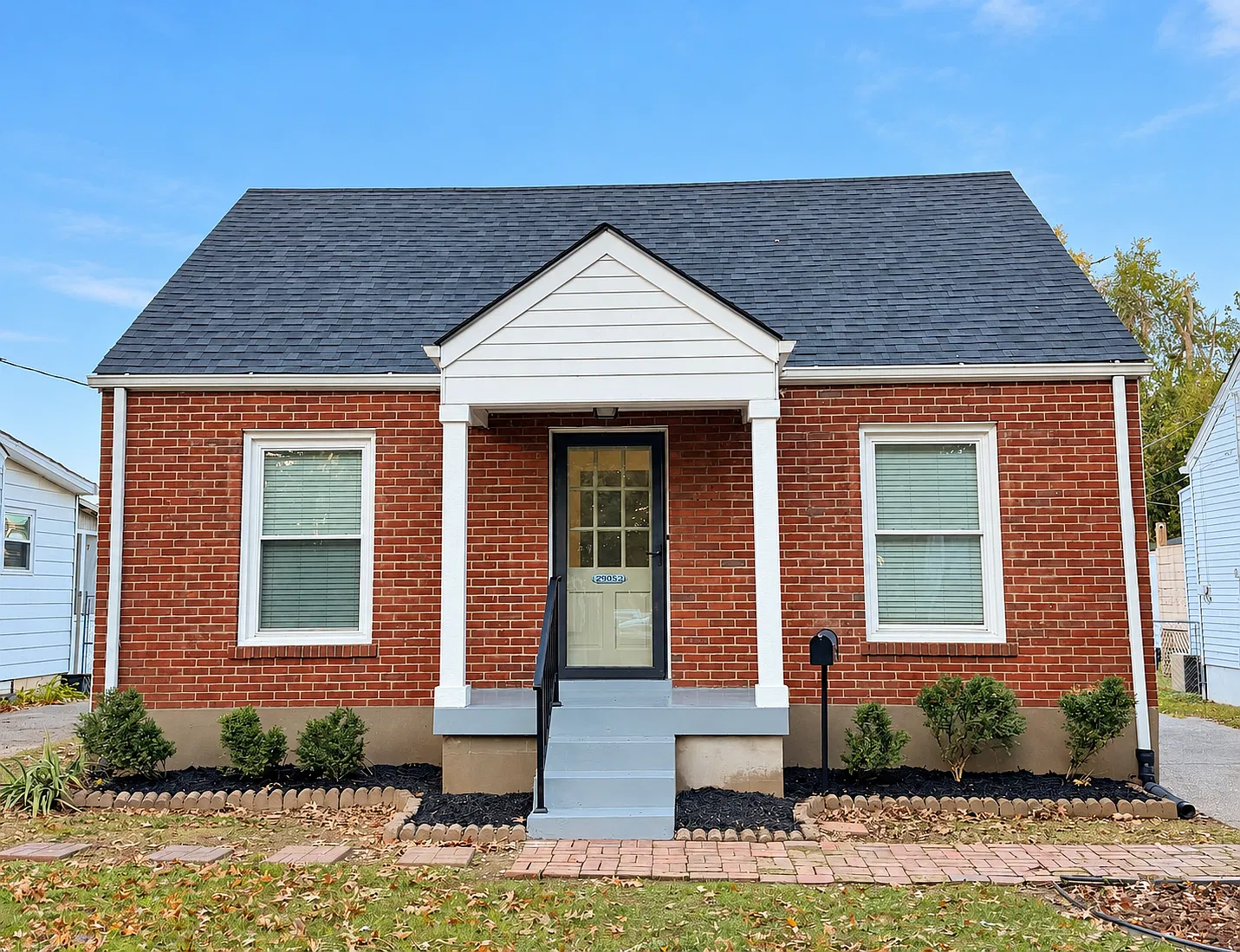 2 bed, 800 sqft, $1,900 — Photo 1