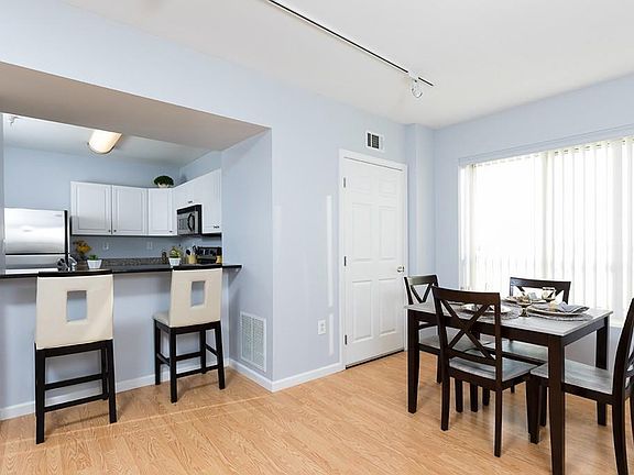 5th image of 1 Cityview Ln Unit 406