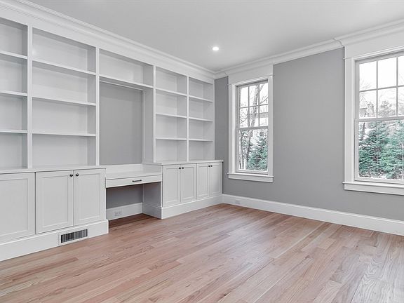 5th image of 93 Walpole St