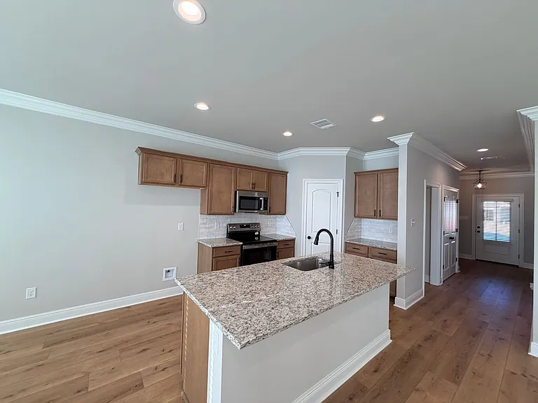 820 Venecia Dr — Photo 10