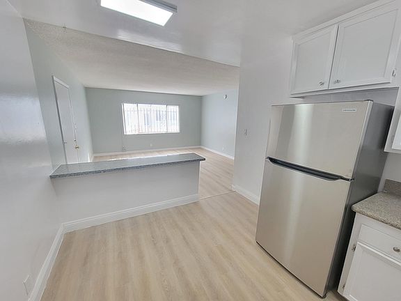3rd image of 1054 W 110th St APT 4