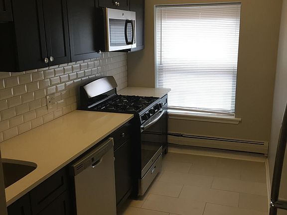 2nd image of 837 W Sunnyside Ave #109