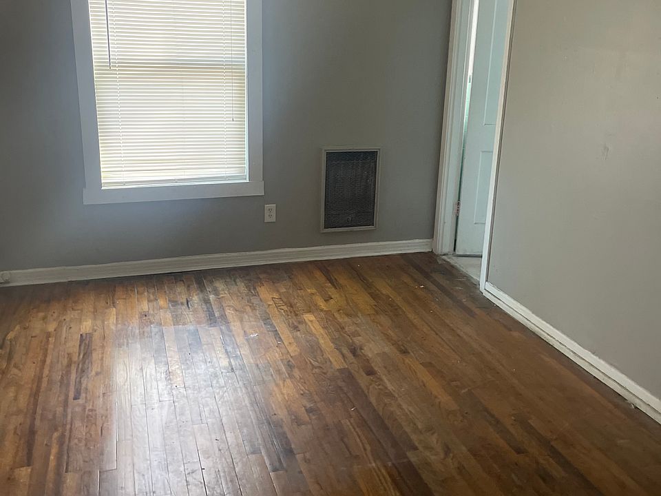 1st image of 3053 Louise Dr S