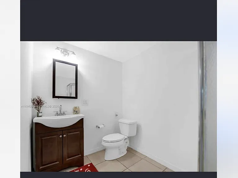 4441 SW 33rd Dr — Photo 2