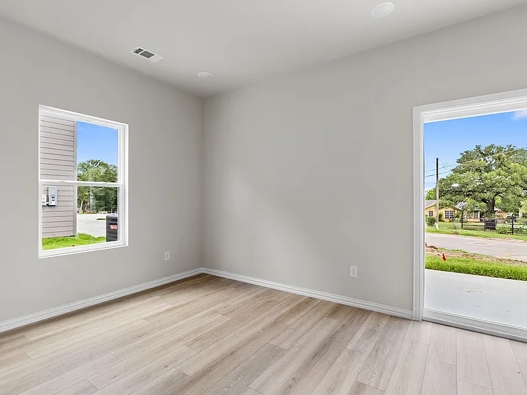 3329 Eastland St — Photo 17