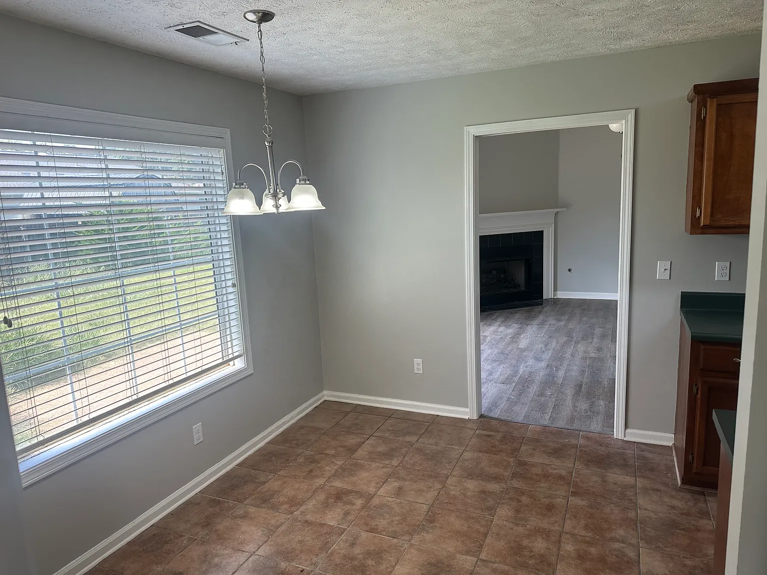 42 Amberwood Cv — Photo 3