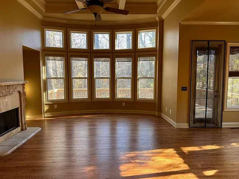 3258 Kentworth Ln — Photo 3