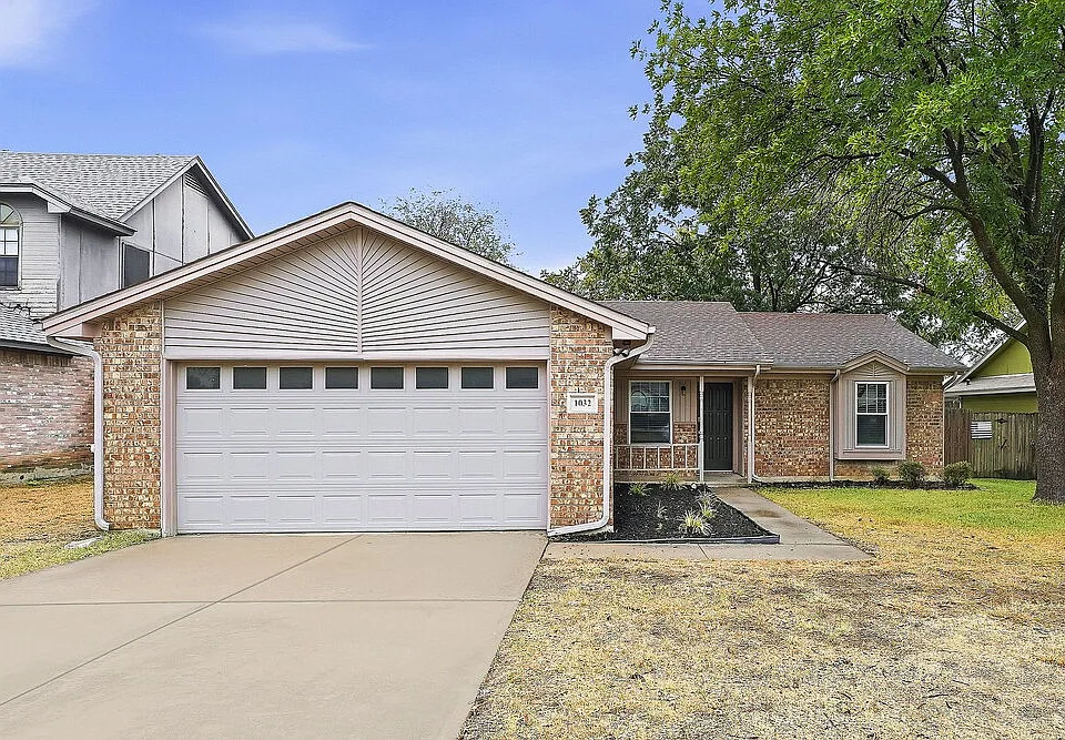 1032 W Hills Ter