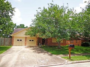 1105 Molina Dr, Angleton, TX 77515