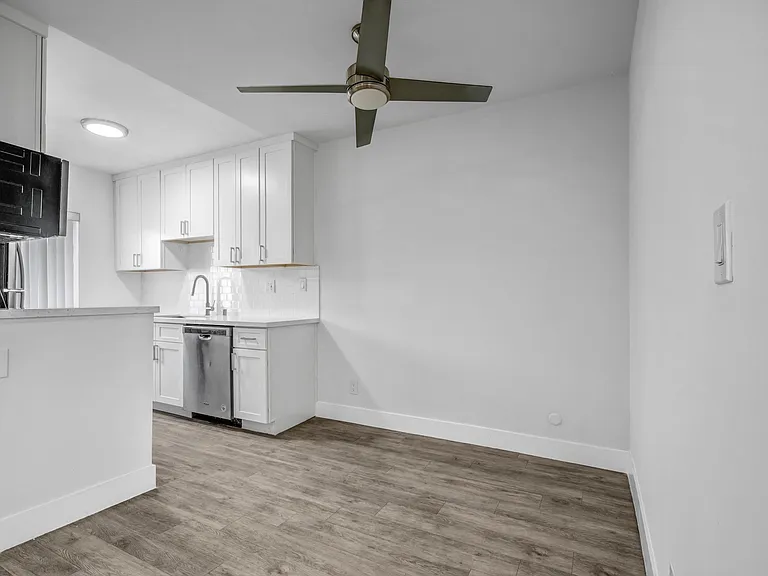 2233 S Ridgeley Dr #303 — Photo 9