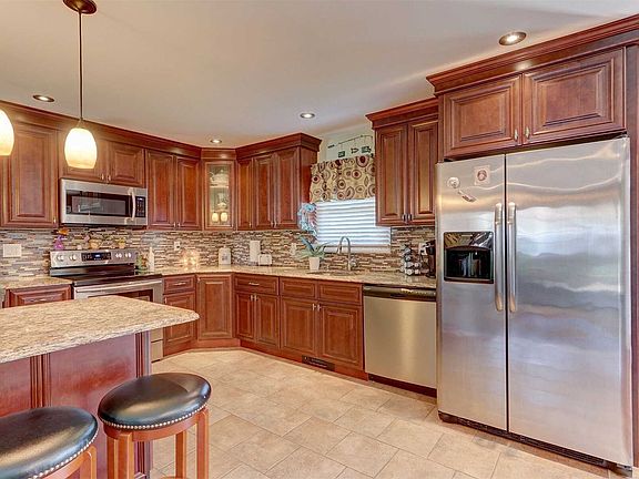 2nd image of 34 Greenbelt Ln