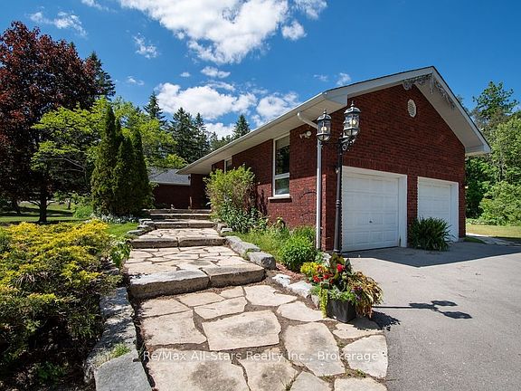4th image of 32 Forest Dr