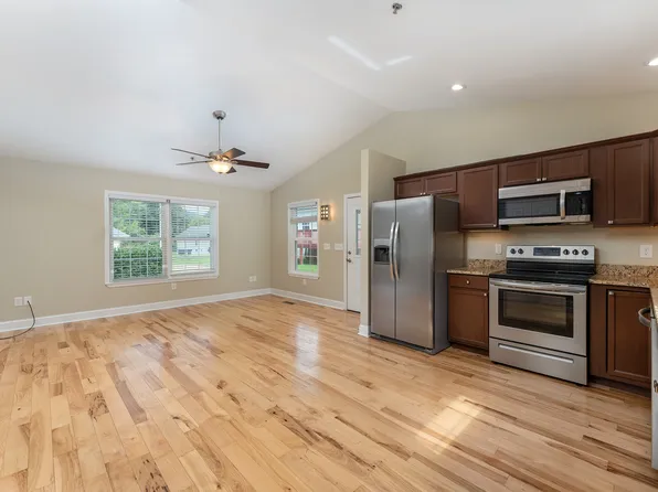 32 Oakcrest Dr, Asheville, NC 28806