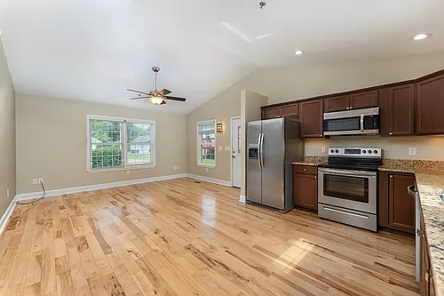 32 Oakcrest Dr Photo 1