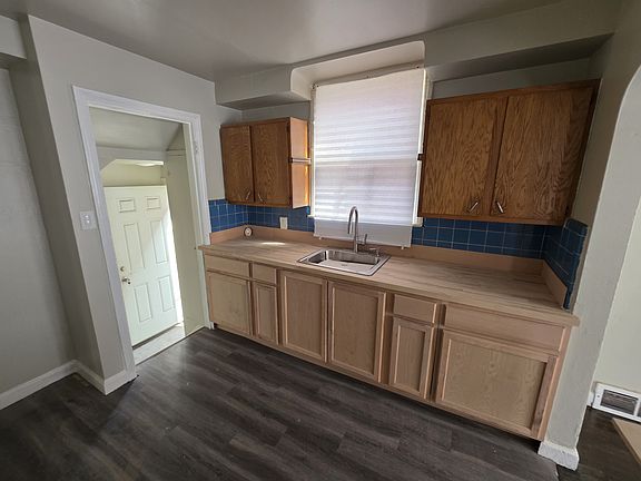 4th image of 2302 Tyler St