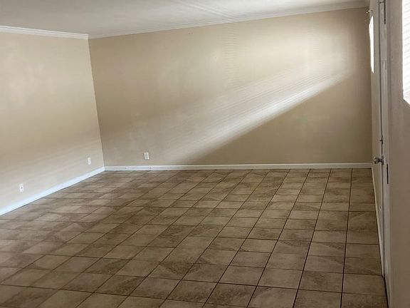 5th image of 1924 Avenue H APT 8