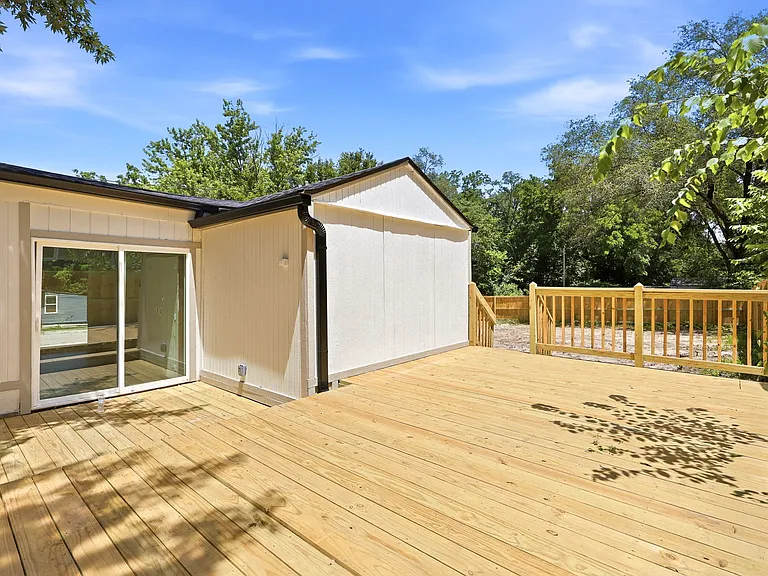 825 N Crysler Ave — Photo 3