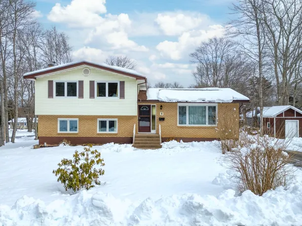 5 Alpine Dr, Bridgewater, NS B4V 3A5