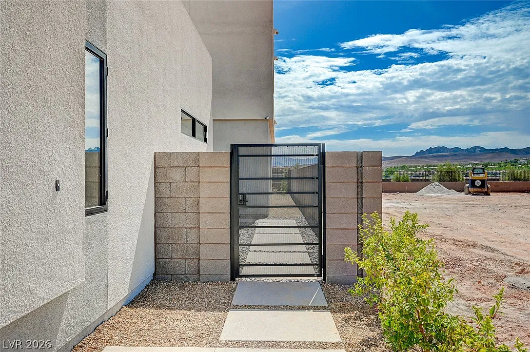 4 bed, 3.5 bath, 3863 sqft, $6,562 — Photo 4