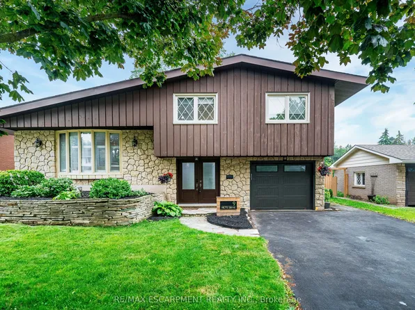 9 Hilts Dr, Hamilton, ON L8G 3H5