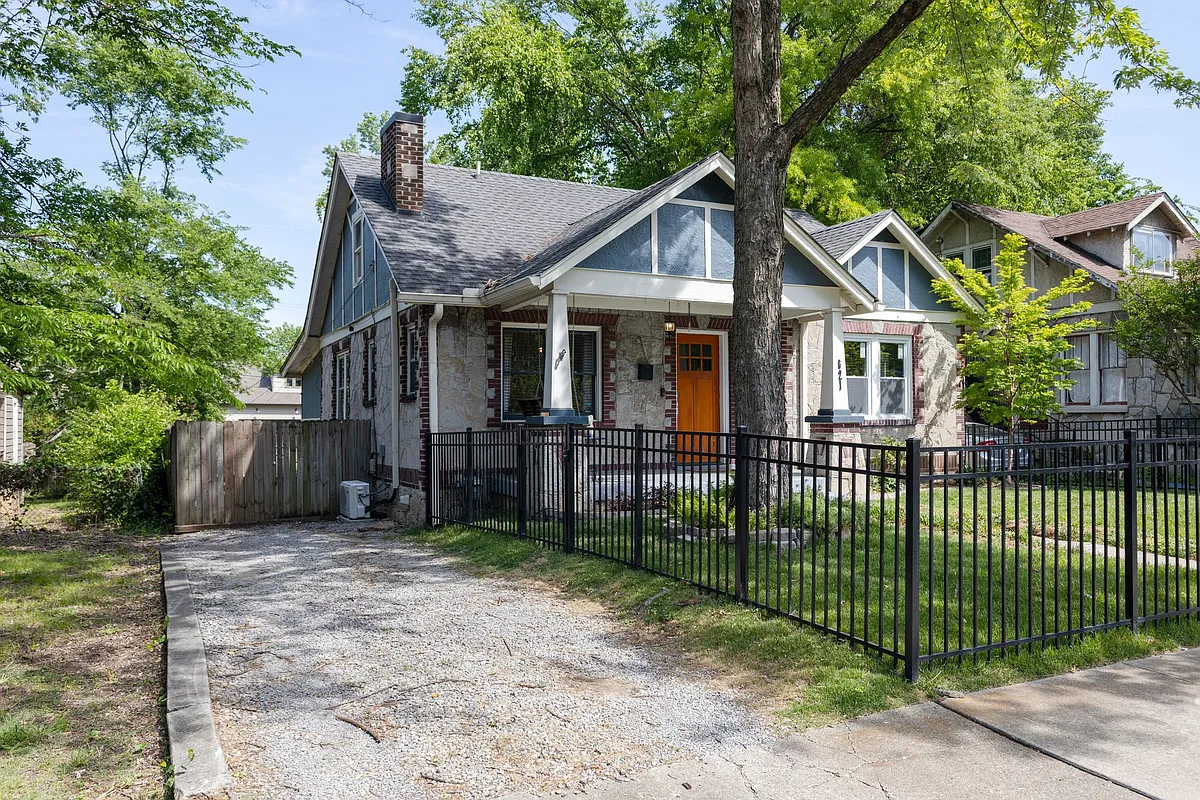 Building Photo - 621 Shelby Ave