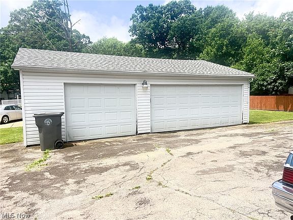 4th image of 180 Clarencedale Ave