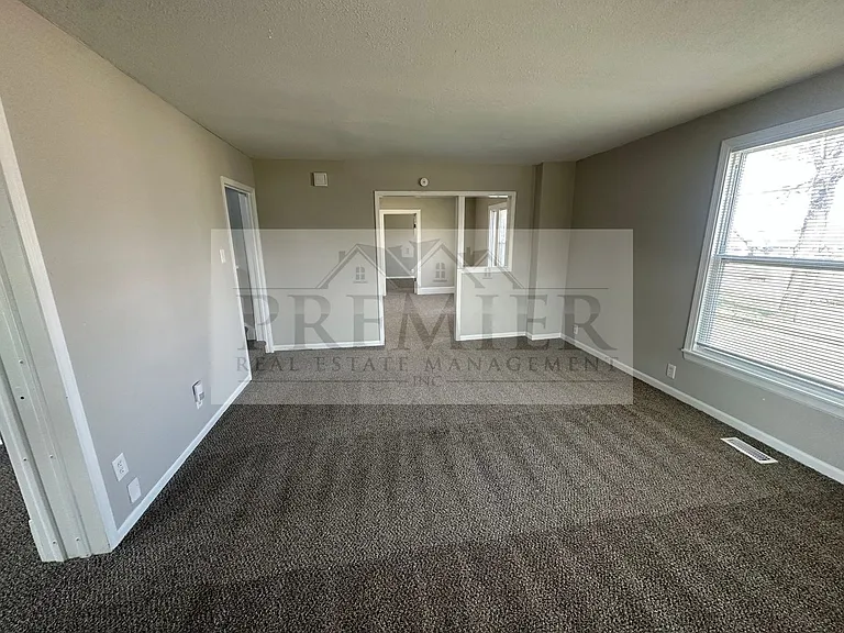 184 W North St — Photo 5