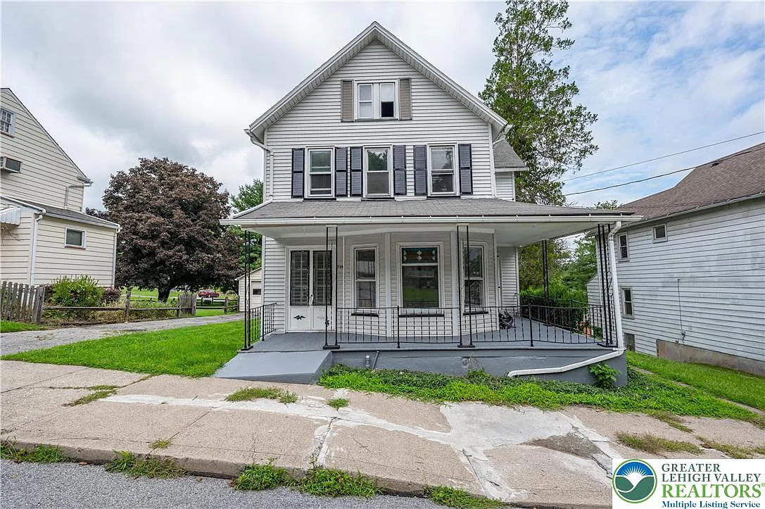4 bed, 1.5 bath, 1802 sqft, $2,400 — Photo 1