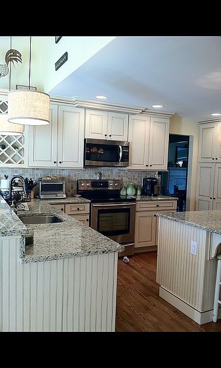 2nd image of 162 Pine St