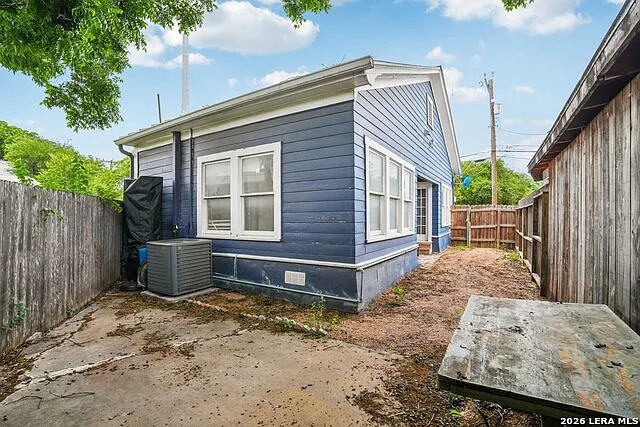 821 E Quincy St — Photo 29