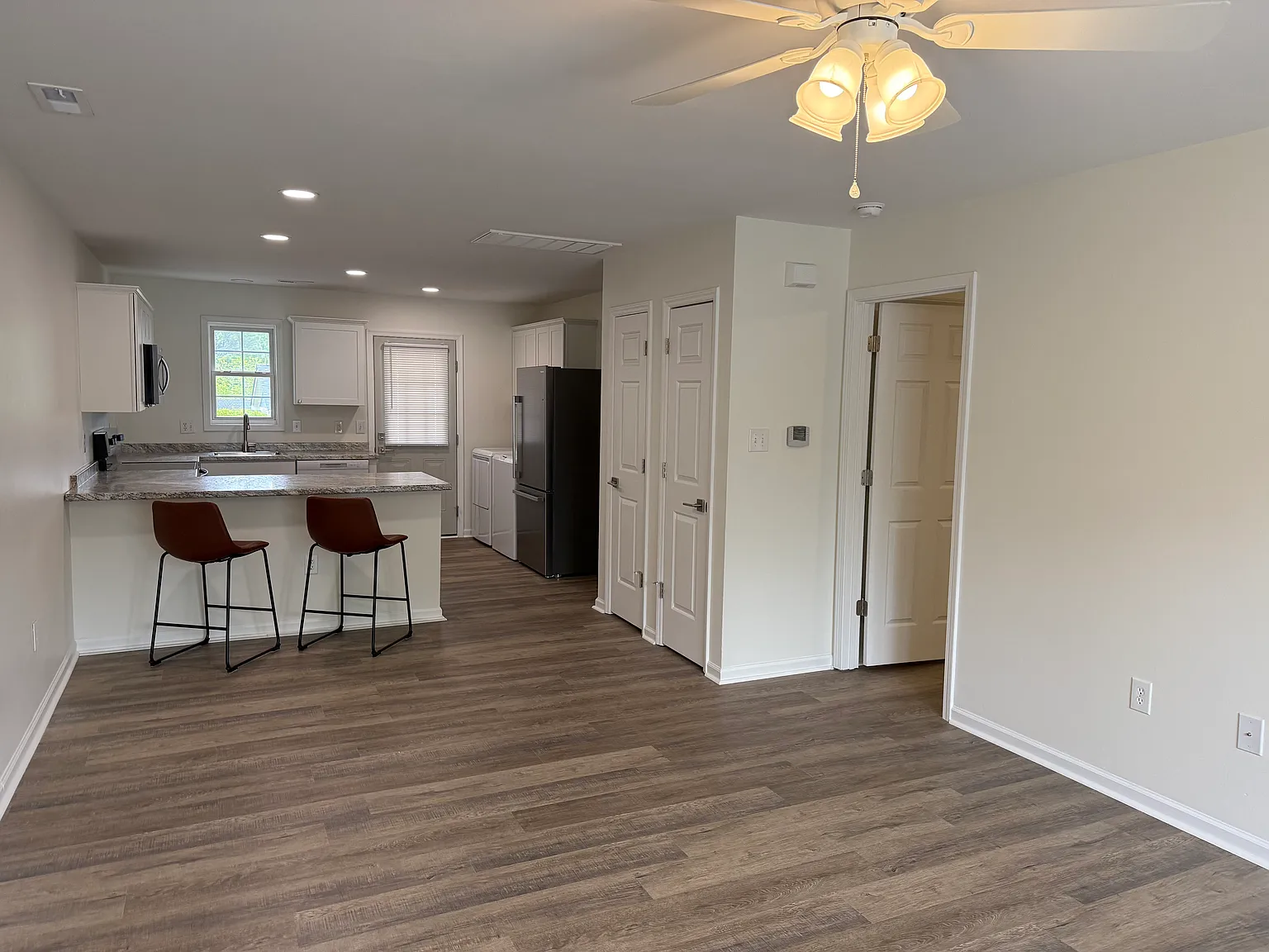 2 bed, 852 sqft, $1,600 — Photo 1