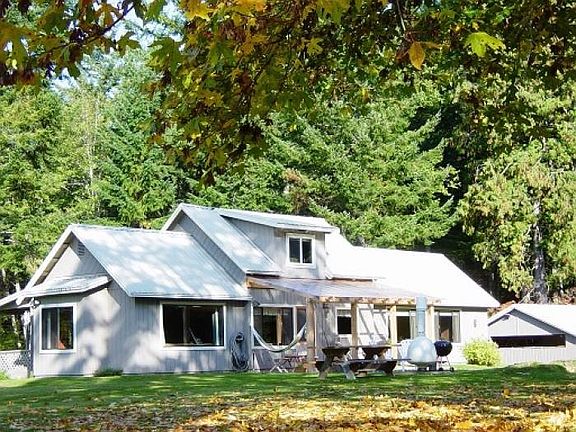 2nd image of 181 Hideaway Ln
