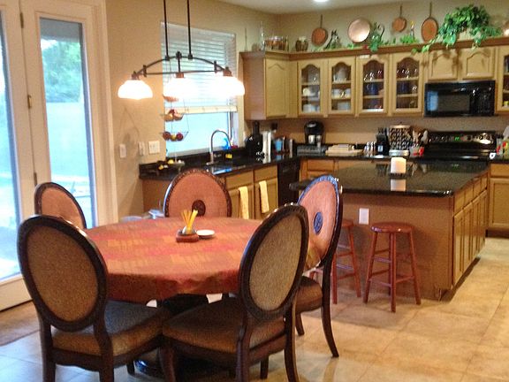 Eat-in Kitchen