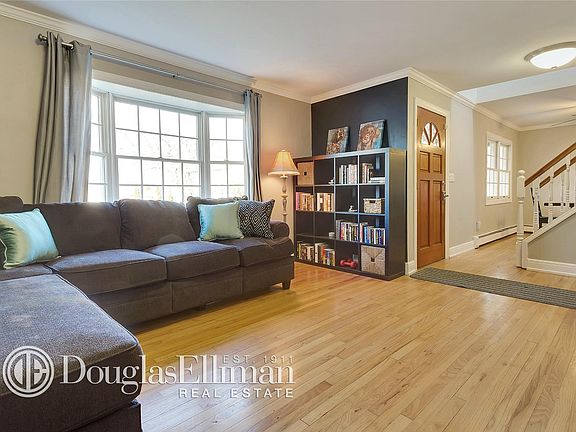 5th image of 50 Cedar St