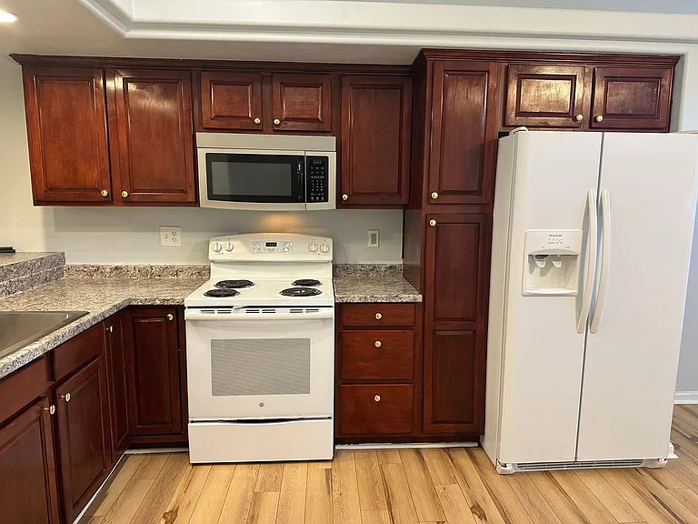 333 Spring Valley Ln — Photo 10