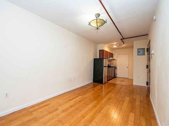 4th image of 312 W 101st St #1A