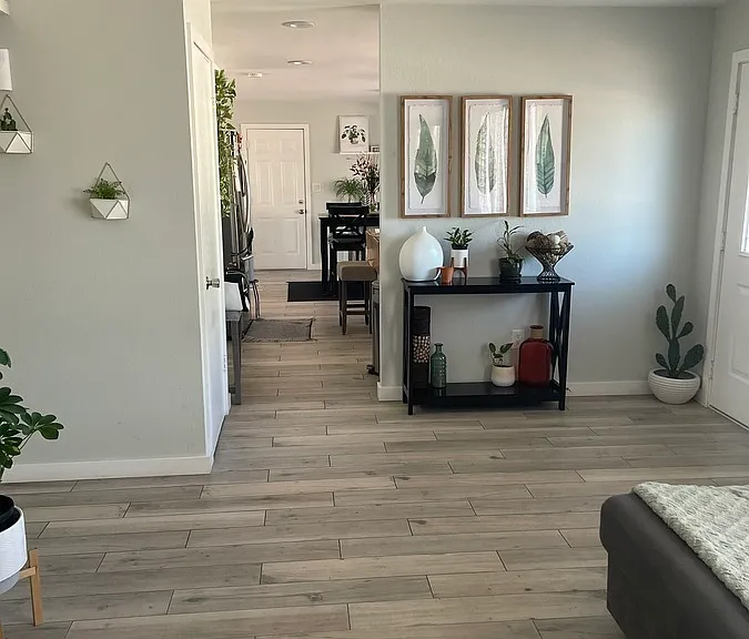 323 E Auburn Dr — Photo 4